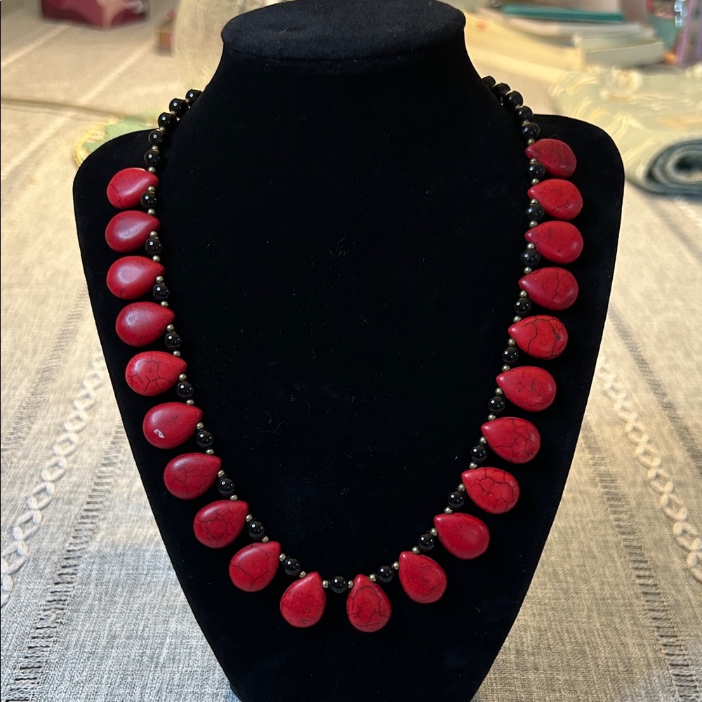 Chic Red and Black Beaded Necklace